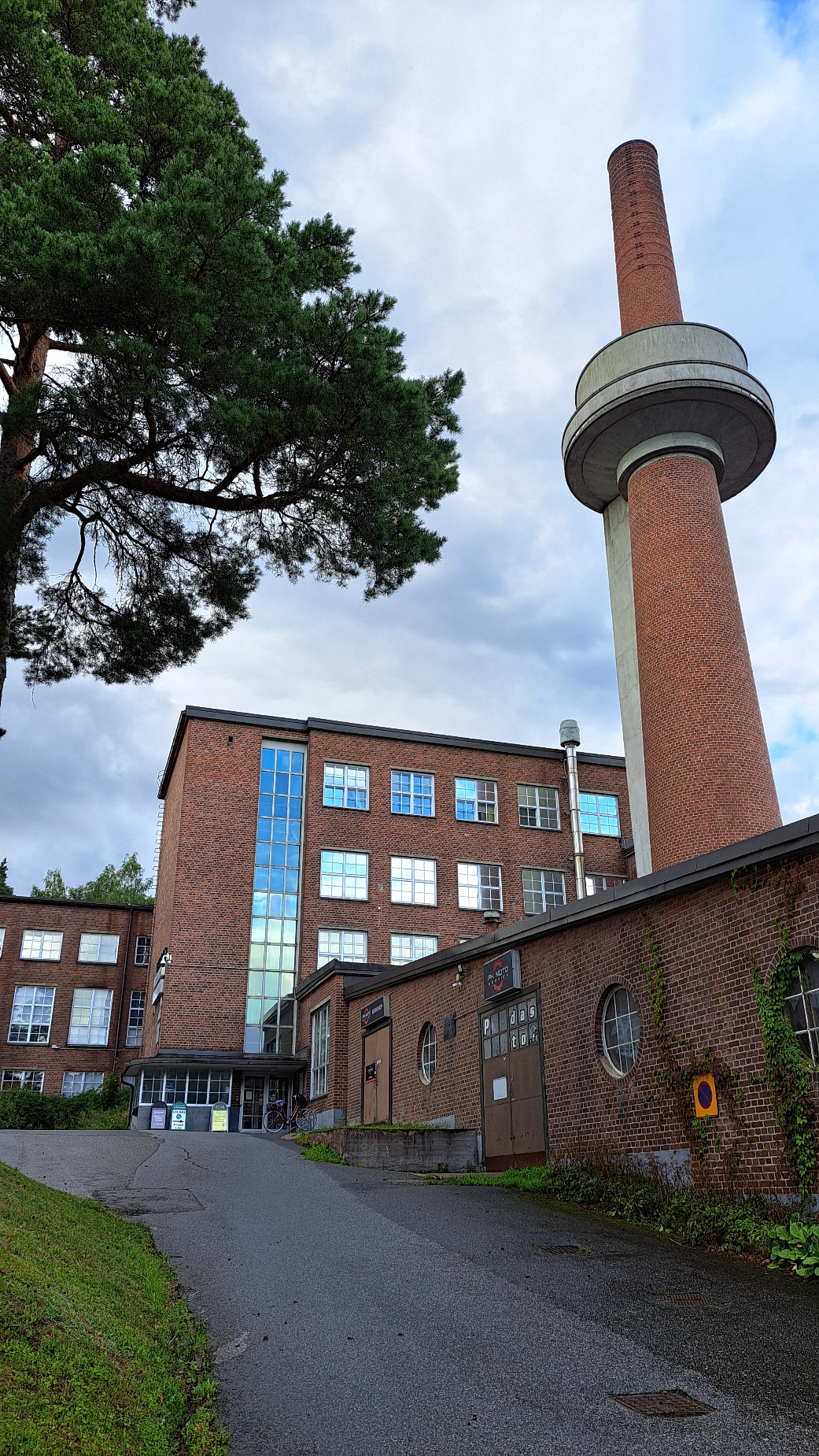 Taidetornissa avoimet ovet 8.8. klo 13 – 16 Vaajakosken Wanhalla naulatehtaalla. Vaajakoskella vietetään Vaajakosken kohinoita 5 – 9.8.2026